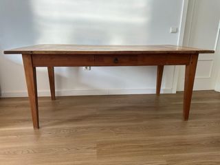 Mesa de comedor de madera