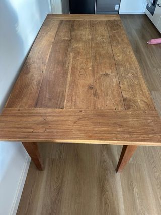 Mesa de comedor de madera