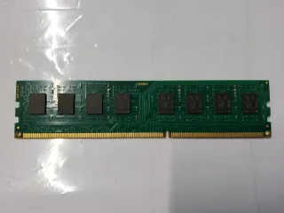 3 Módulos RAM DDR3 8GB Goodram y Cruzial