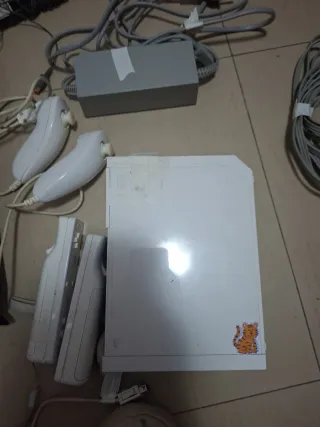 Nintendo Wii Blanca con Guitarra y Juegos