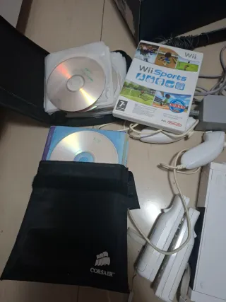 Nintendo Wii Blanca con Guitarra y Juegos