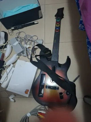 Nintendo Wii Blanca con Guitarra y Juegos