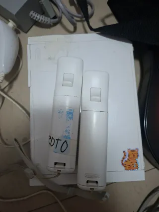 Nintendo Wii Blanca con Guitarra y Juegos