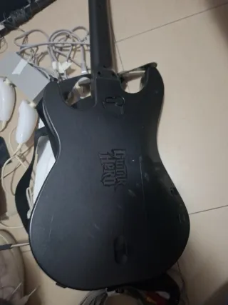 Nintendo Wii Blanca con Guitarra y Juegos