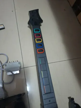 Nintendo Wii Blanca con Guitarra y Juegos