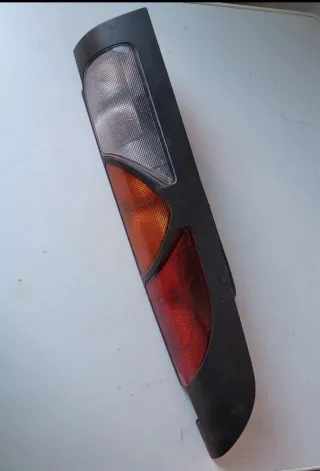 Piloto trasero izquierdo Renault Kangoo II