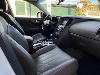 Infiniti FX37 S 2011 3.0d (238CV)