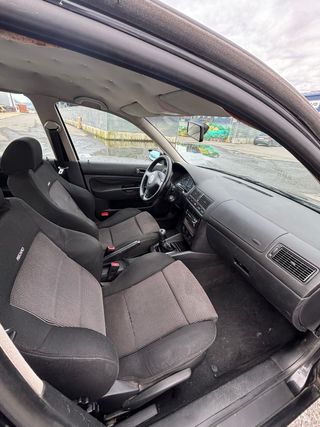 Volkswagen Golf 2000