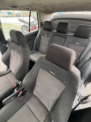 Volkswagen Golf 2000