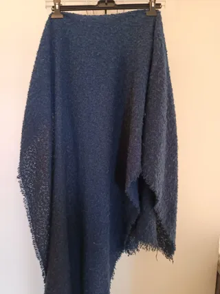 Bufanda azul con mini flecos