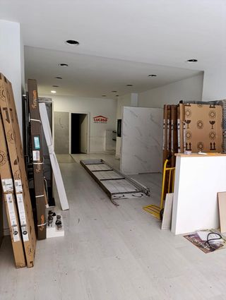 Alquiler Local en Avda. de La Paz - Universidad -