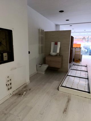 Alquiler Local en Avda. de La Paz - Universidad -