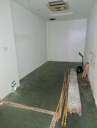 Alquiler Local en Avda. de La Paz - Universidad -