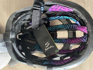 Casco Spiuk Negro y Dorado