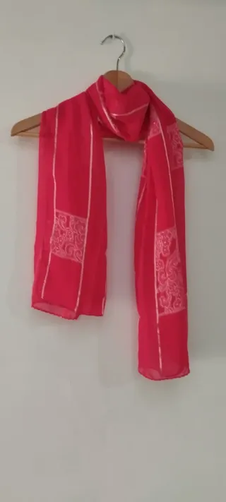 Chal largo semitransparente fucsia