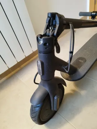 Patinete Eléctrico Xiaomi Mi Scooter ESSENTIAL