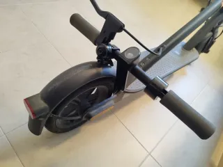 Patinete Eléctrico Xiaomi Mi Scooter ESSENTIAL