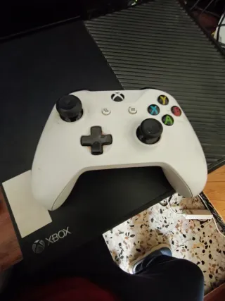 Xbox One + Mando + Juego