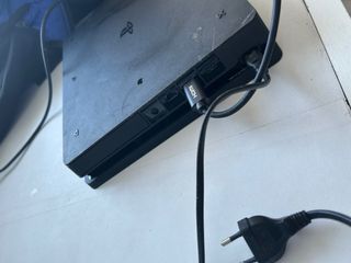 PS4 (PlayStation 4) + 4 Juegos + 2 Mandos