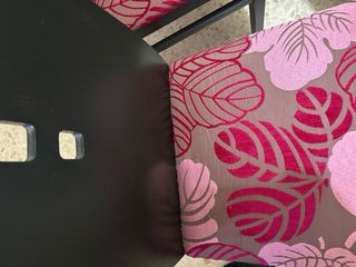 conjunto de mesa con sillas y mesa de centro