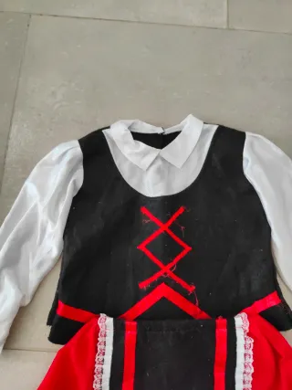 Disfraz pastorcita rojo y negro