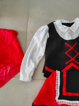 Disfraz pastorcita rojo y negro