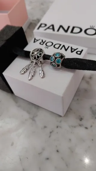 2 charms Pandora Atrapasueños y Circonitas.