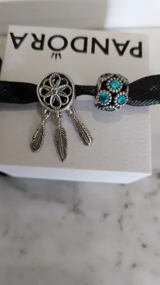 2 charms Pandora Atrapasueños y Circonitas.