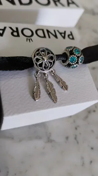 2 charms Pandora Atrapasueños y Circonitas.