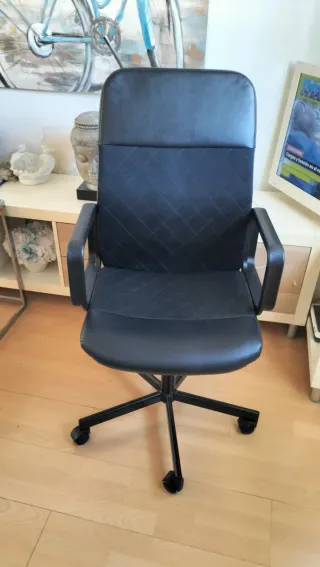 Silla de escritorio negra