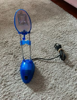 Lámpara de escritorio azul y plateada