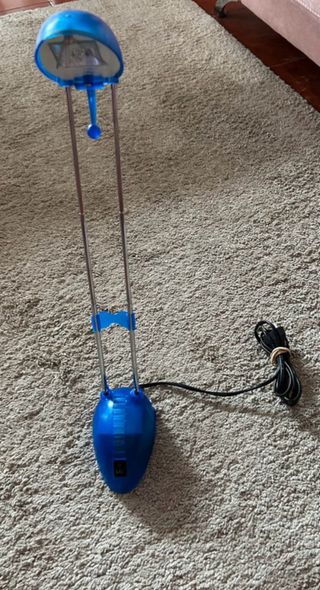 Lámpara de escritorio azul y plateada