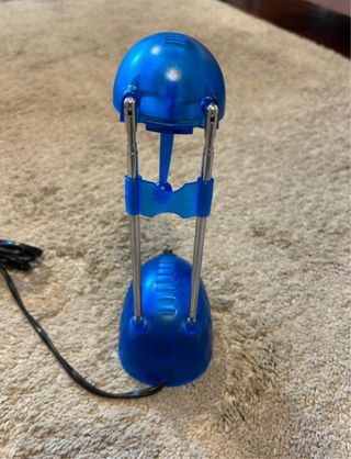 Lámpara de escritorio azul y plateada