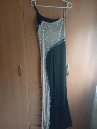 Vestido de fiesta negro y beige