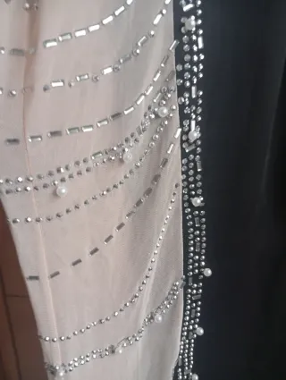 Vestido de fiesta negro y beige