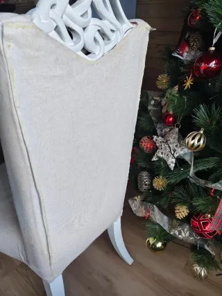 Silla de comedor beige y blanca