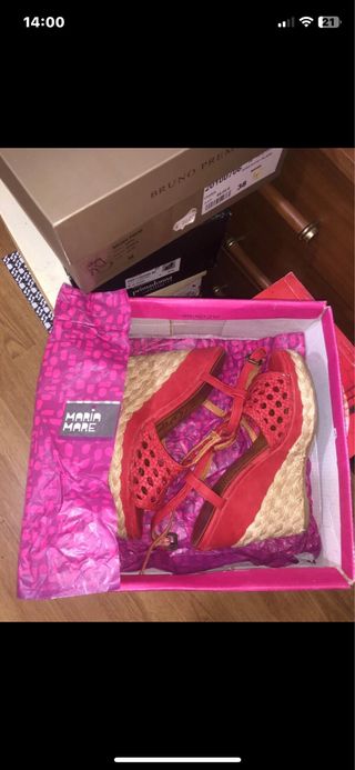 Tacones de cuña rojos MARIA MARE