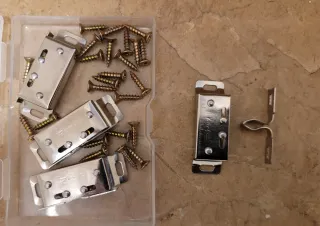 CUATRO CIERRES ARMARIO CARAVANA