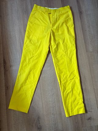 Pantalón chino elegante color amarillo de hombre