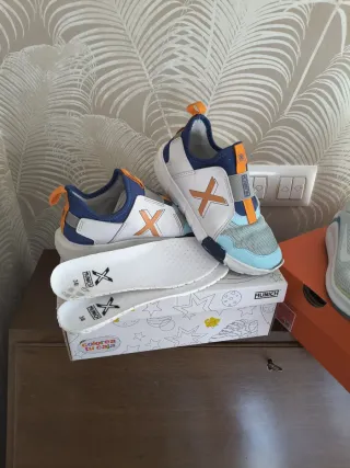 2 pares deportivas niño Munich y Nike T36