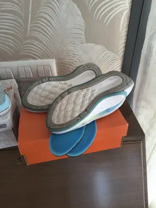 2 pares deportivas niño Munich y Nike T36