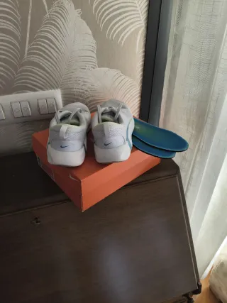 2 pares deportivas niño Munich y Nike T36