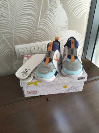 2 pares deportivas niño Munich y Nike T36