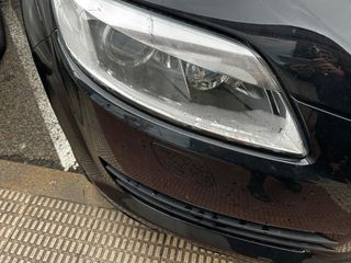Dos Faros Audi Q7 reparados.