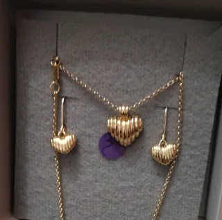 Conjunto collar y pendientes corazón oro