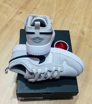 Nike Jordan niñ@s Talla 35 Blancas/Grises