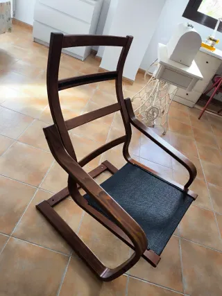 Conjunto Sillón de madera Ikea y reposapiés ikea