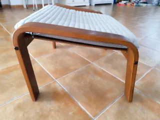 Conjunto Sillón de madera Ikea y reposapiés ikea