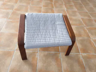 Conjunto Sillón de madera Ikea y reposapiés ikea