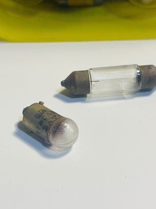 Caja Bombillas Haye SEAT 1430 Clásico